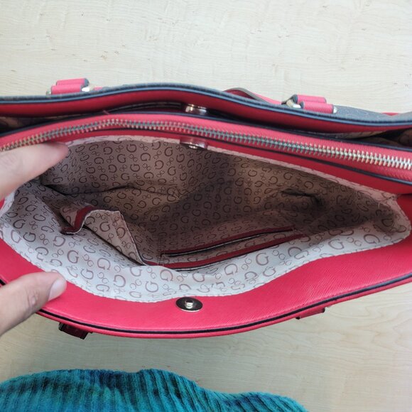 Guess Handbag - Picture 8 of 11